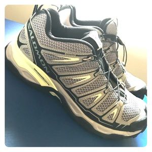 Women’s Salomon Trail shoe size 7